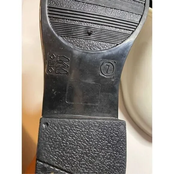 White and black rain boots - Picture 4 of 7